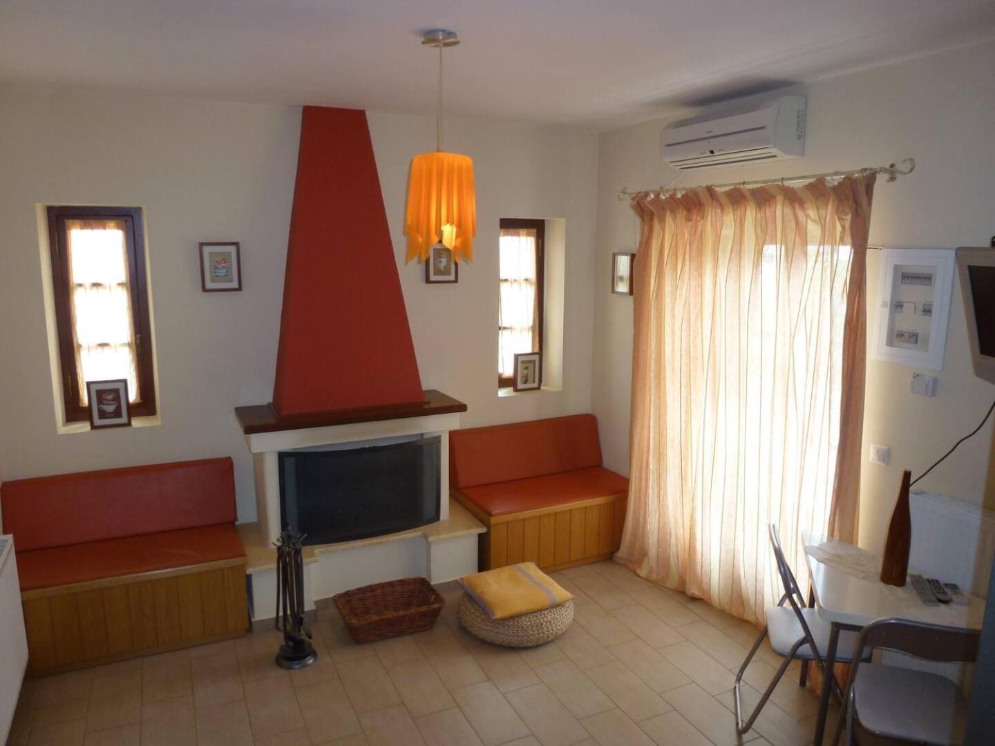 Appartamento Karantonis House Leonídion Esterno foto